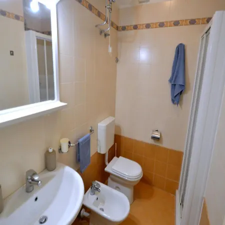 Lägenhet Bright With Ac 350m Far The Sea