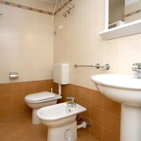 Bright With Ac 350m Far The Sea