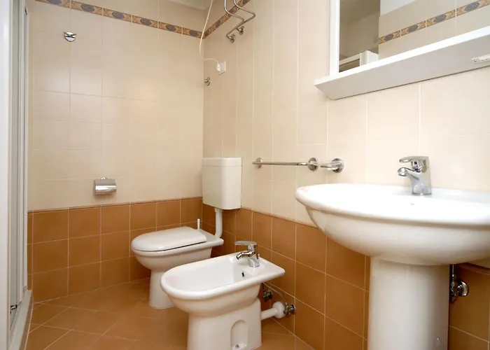 Bright With Ac 350m Far The Sea